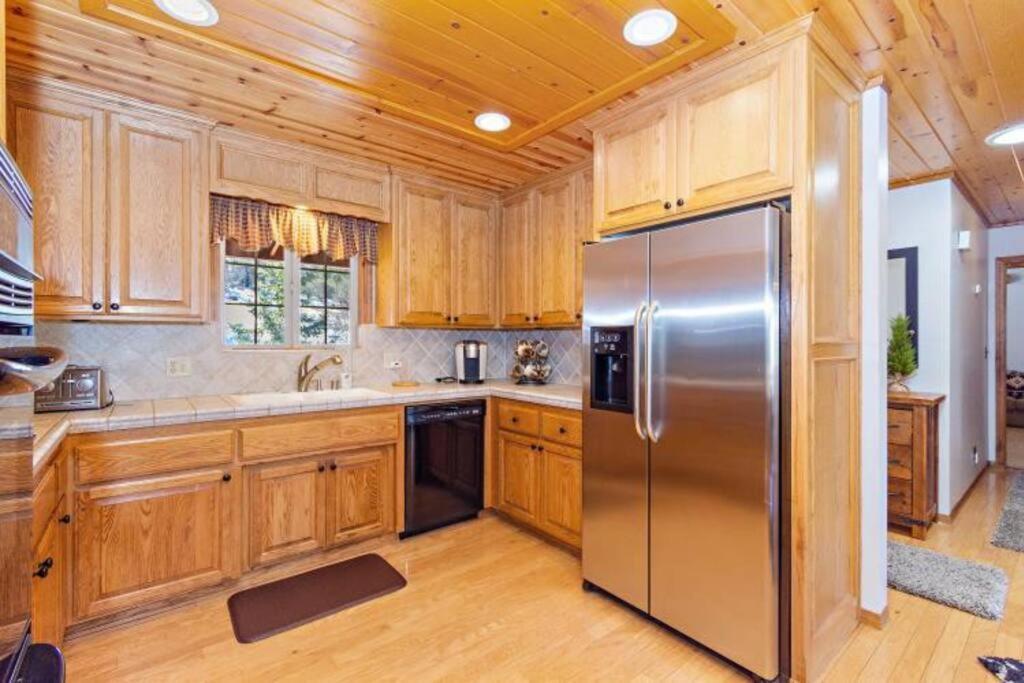 Custom Single Story Cabin With Jacuzzi Pool Table & Big Game Room With Arcade Games Lac Big Bear Extérieur photo