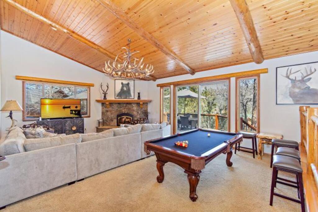 Custom Single Story Cabin With Jacuzzi Pool Table & Big Game Room With Arcade Games Lac Big Bear Extérieur photo
