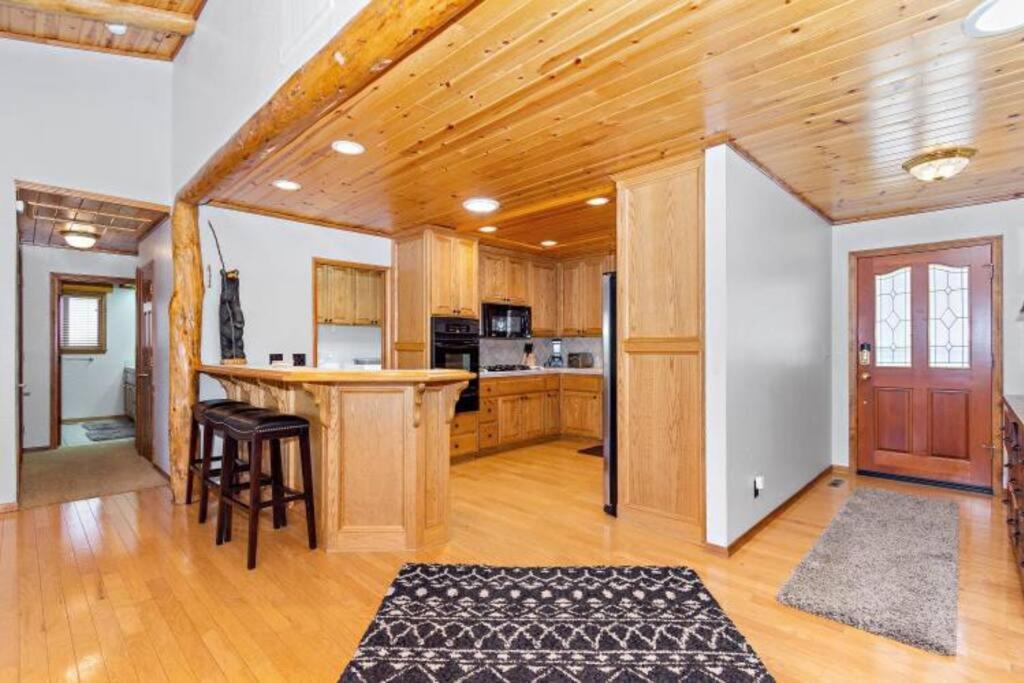 Custom Single Story Cabin With Jacuzzi Pool Table & Big Game Room With Arcade Games Lac Big Bear Extérieur photo