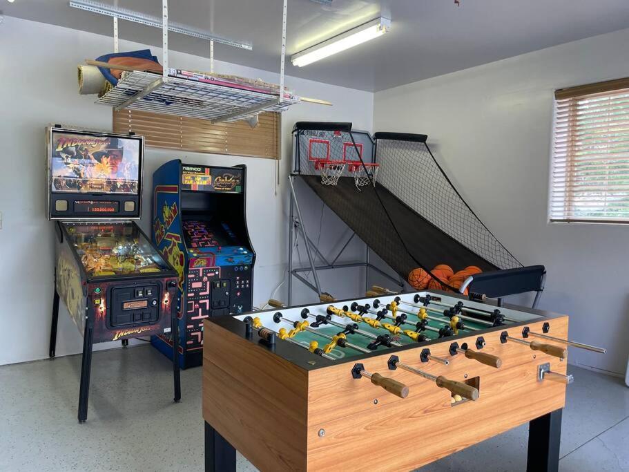 Custom Single Story Cabin With Jacuzzi Pool Table & Big Game Room With Arcade Games Lac Big Bear Extérieur photo