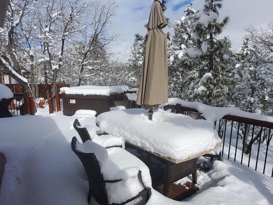 Custom Single Story Cabin With Jacuzzi Pool Table & Big Game Room With Arcade Games Lac Big Bear Extérieur photo