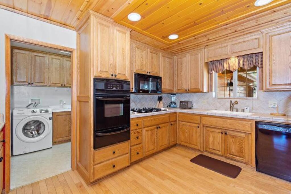 Custom Single Story Cabin With Jacuzzi Pool Table & Big Game Room With Arcade Games Lac Big Bear Extérieur photo