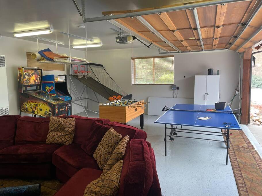 Custom Single Story Cabin With Jacuzzi Pool Table & Big Game Room With Arcade Games Lac Big Bear Extérieur photo