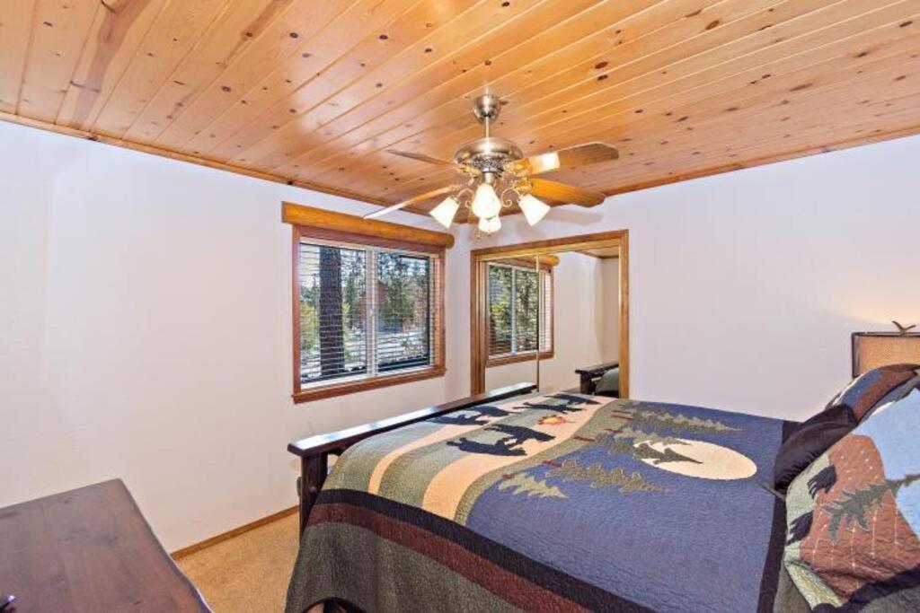Custom Single Story Cabin With Jacuzzi Pool Table & Big Game Room With Arcade Games Lac Big Bear Extérieur photo