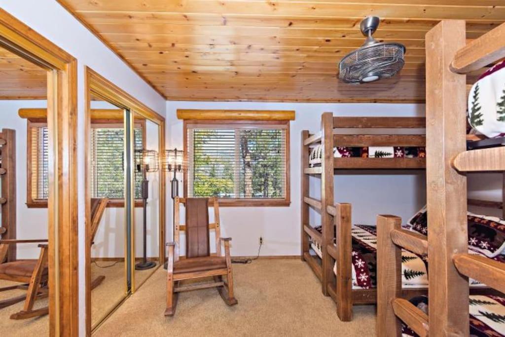 Custom Single Story Cabin With Jacuzzi Pool Table & Big Game Room With Arcade Games Lac Big Bear Extérieur photo